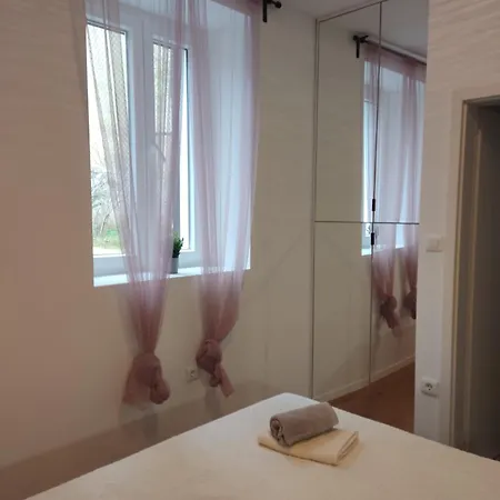 Lux Arena Ema * Póla